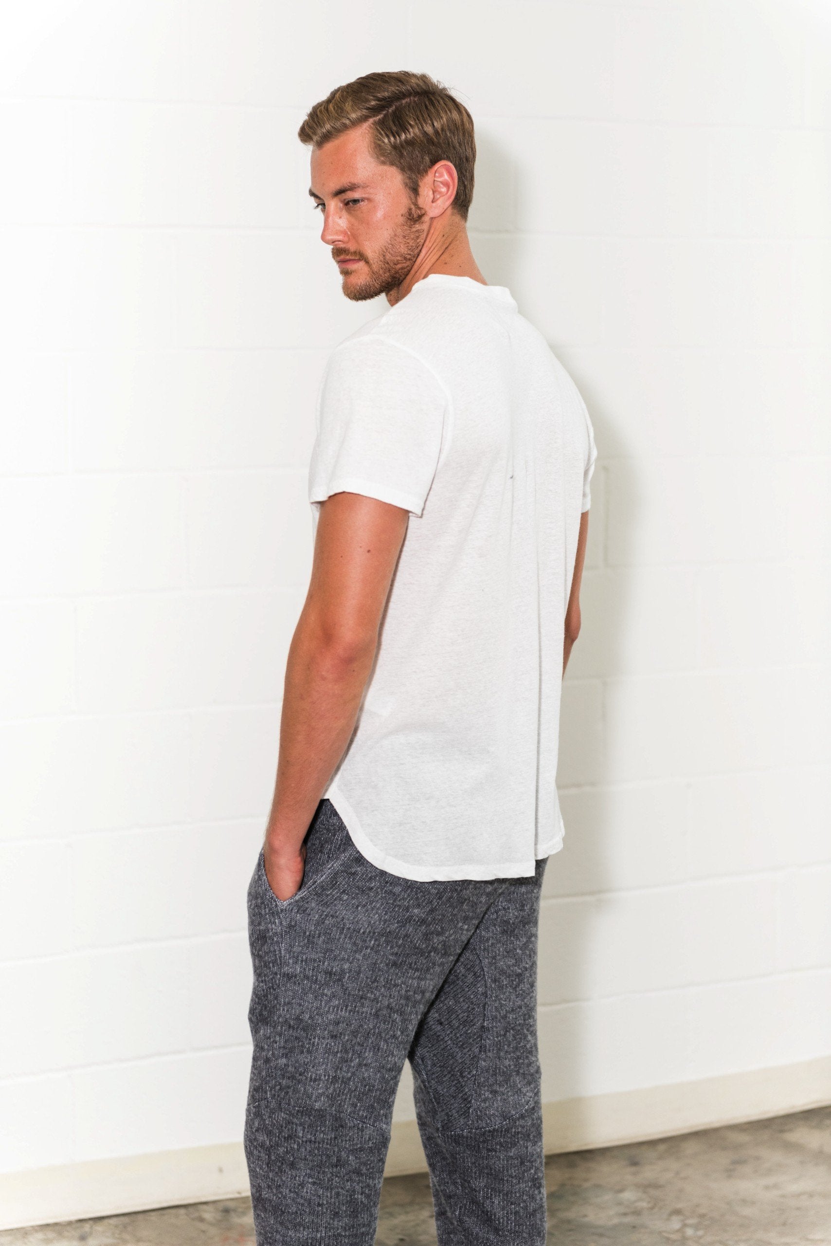 Men's Linen Blend Curved Bottom Crew Neck Tee